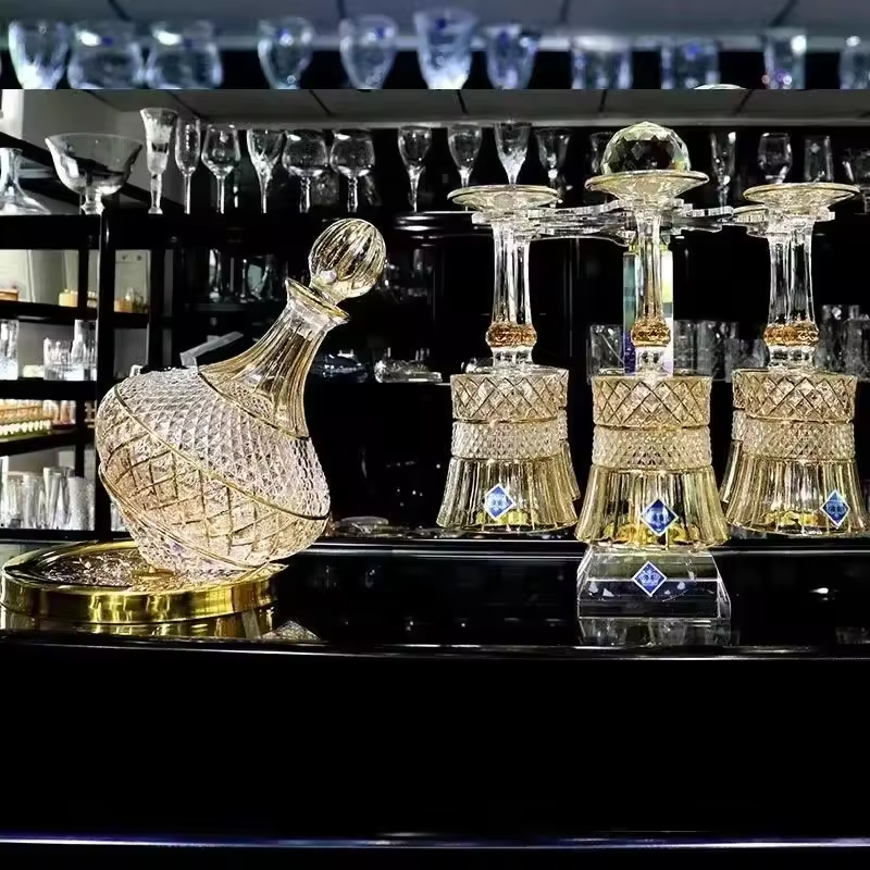 Exquisite Crystal Rotating Decanter + 6 Glasses + Holder